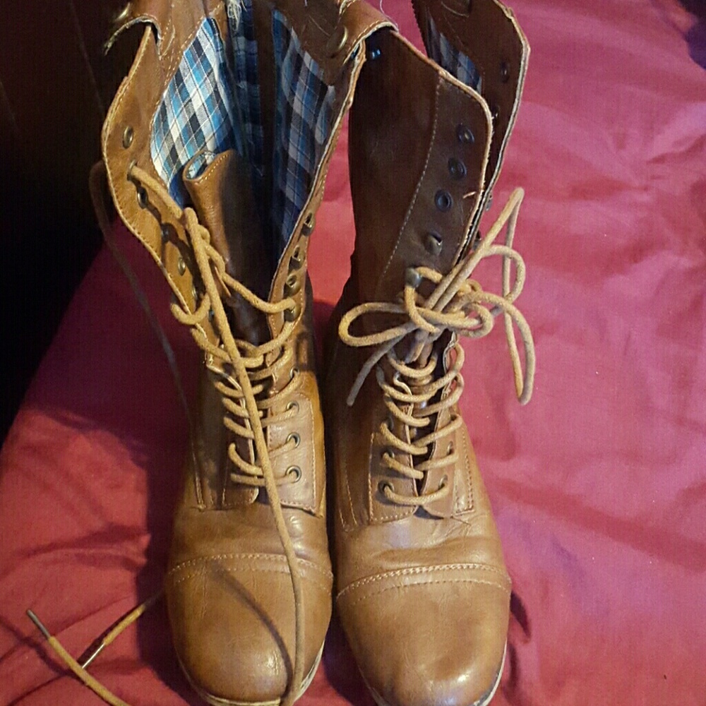 Combat boots